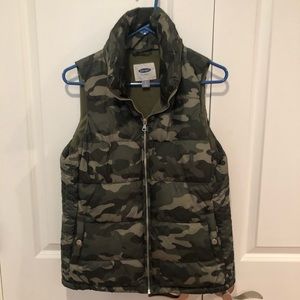 Old Navy Camo Puffer Vest - Sz Small